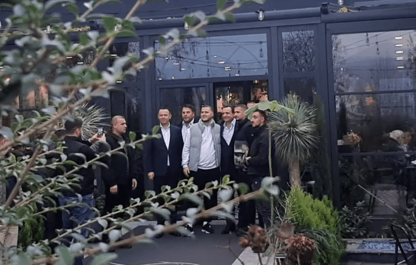 Vizita e Kurtit në Mitrovicë, pronari mbyll kafenenë për t’i shmangur tensionet