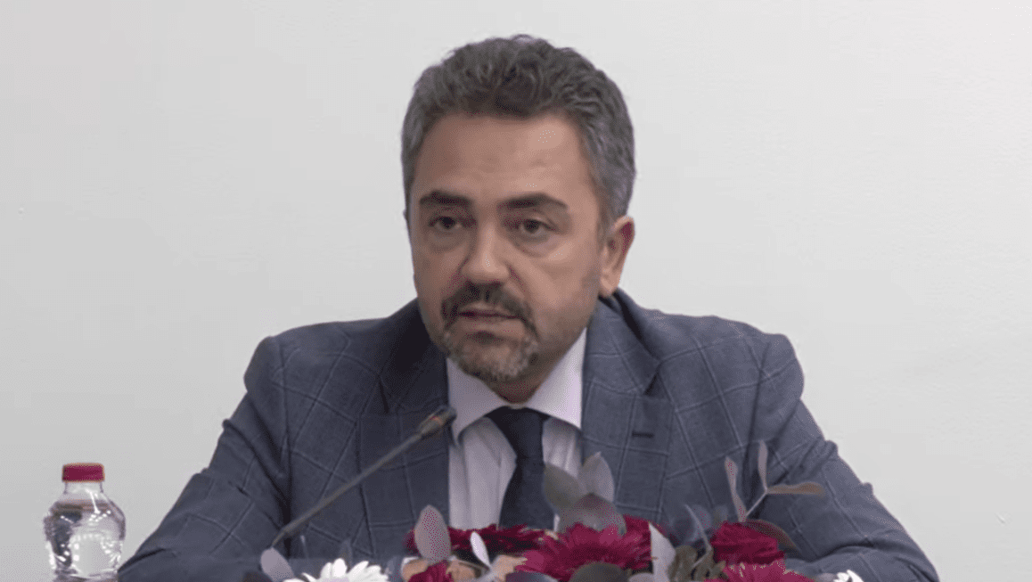 Radoniqi: Personat që nuk dinë shkrim e lexim duhet të votojnë vetë