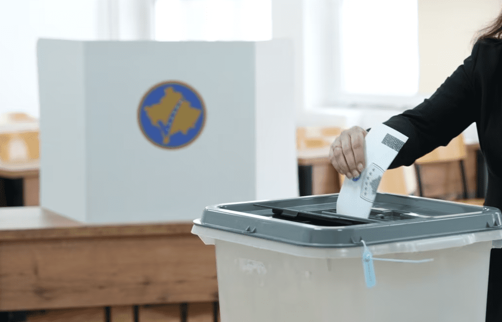 “Me krejt familjen”- LVV fton qytetarët të votojnë në orët e fundit