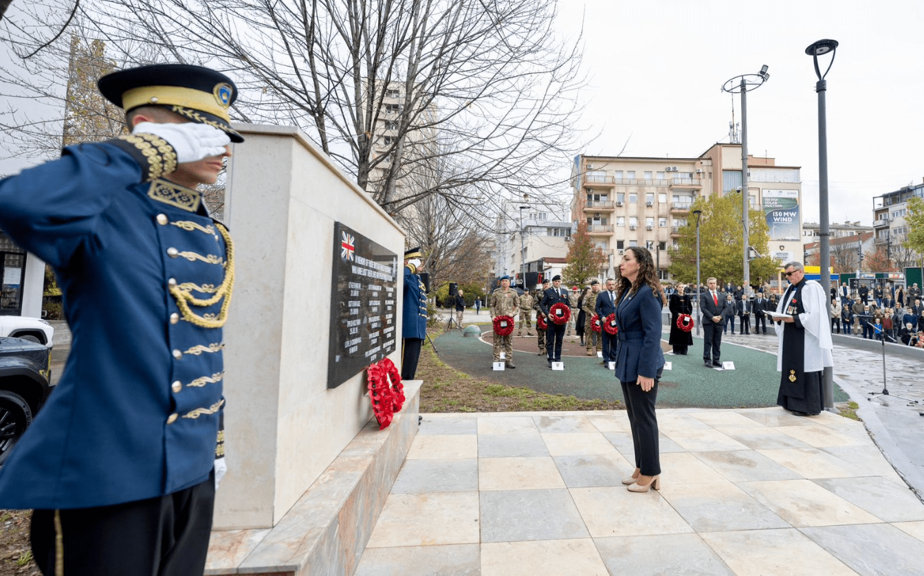 Osmani nderoi ushtarët britanikë në Ditën e Përkujtimit të Mbretërisë së Bashkuar
