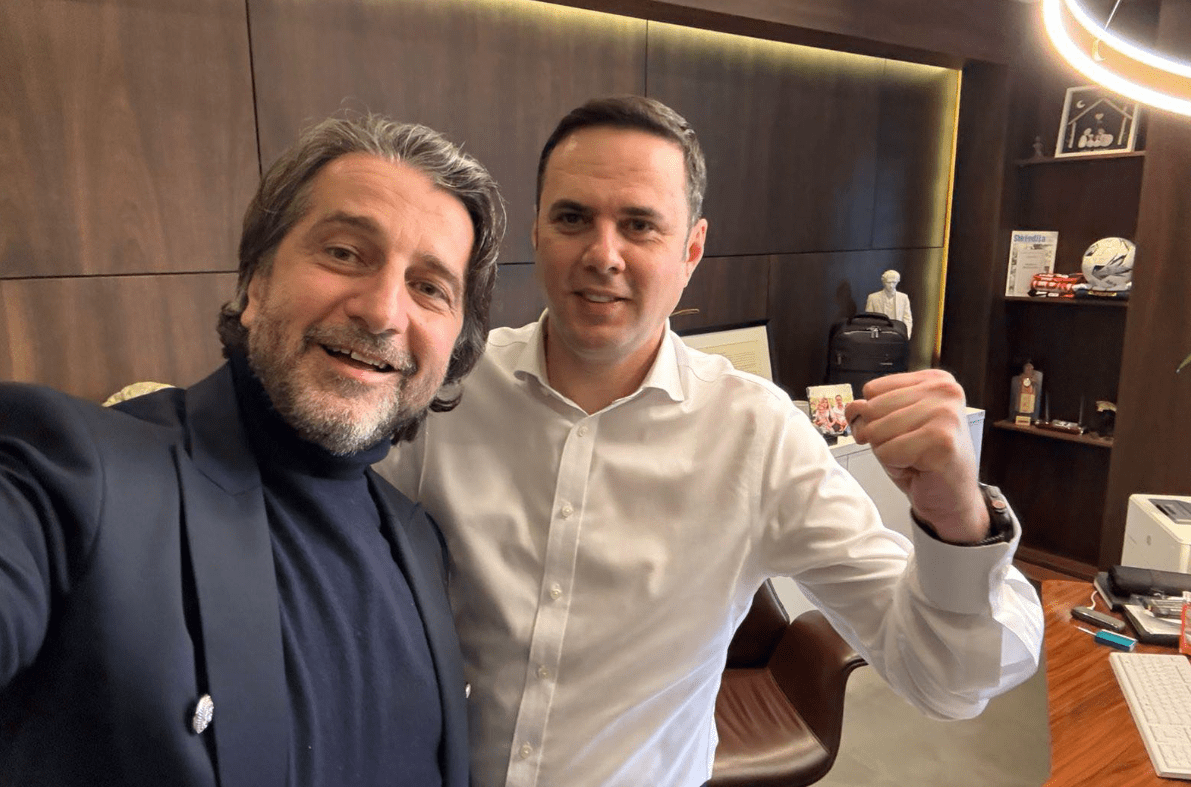 Rama e shpalli fitoren, Abdixhiku e uron