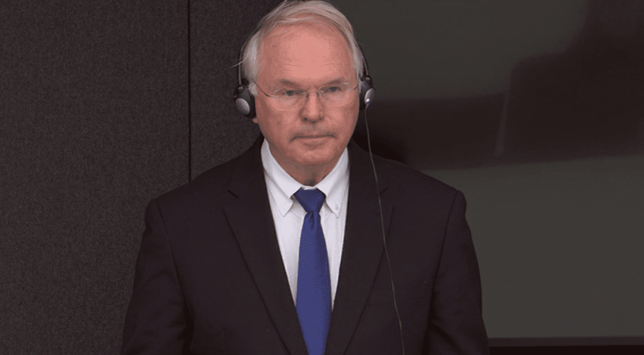 Christopher Hill nis dëshminë në Hagë