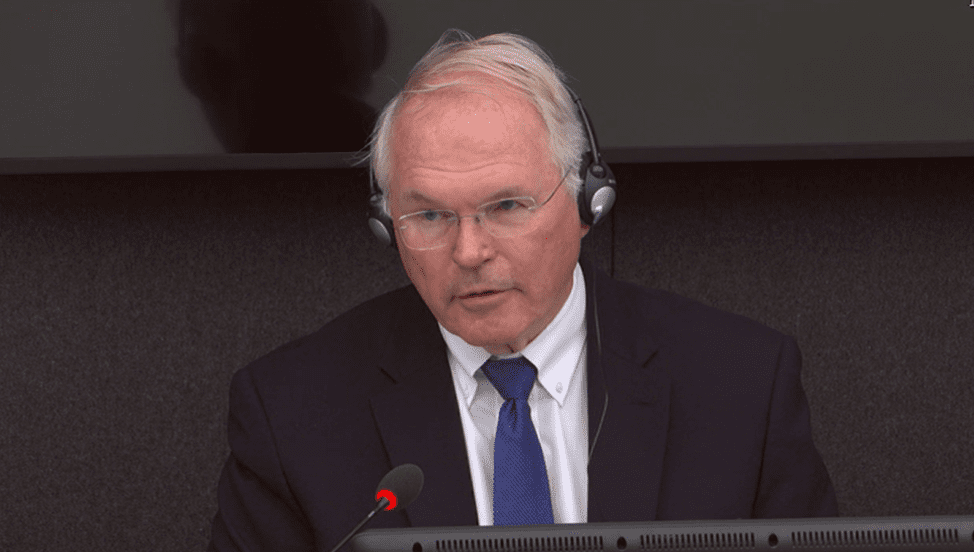 Hill: Gelbard e quajti UÇK-në “terroriste”, sikur i dha sinjal sulmit serb në familjen Jashari