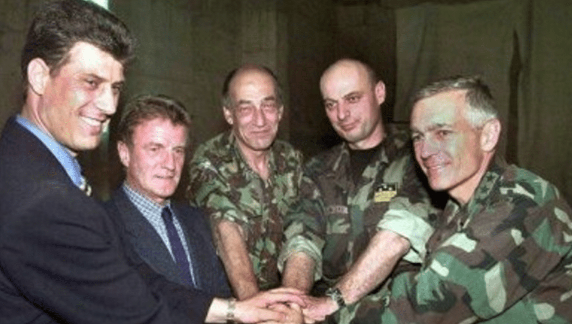 Wesley Clark do të dëshmojë në mbrojtje të ‘Thaçit dhe të tjerëve’