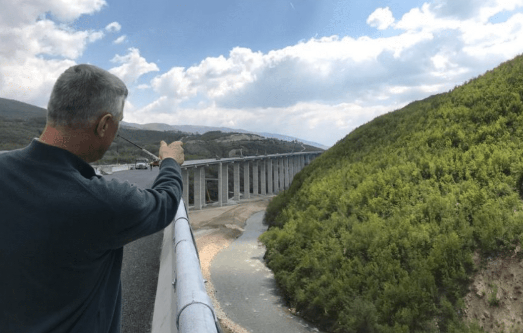 Krasniqi: Autostradat nuk na i lanë ilirët, i ka ndërtuar Thaçi