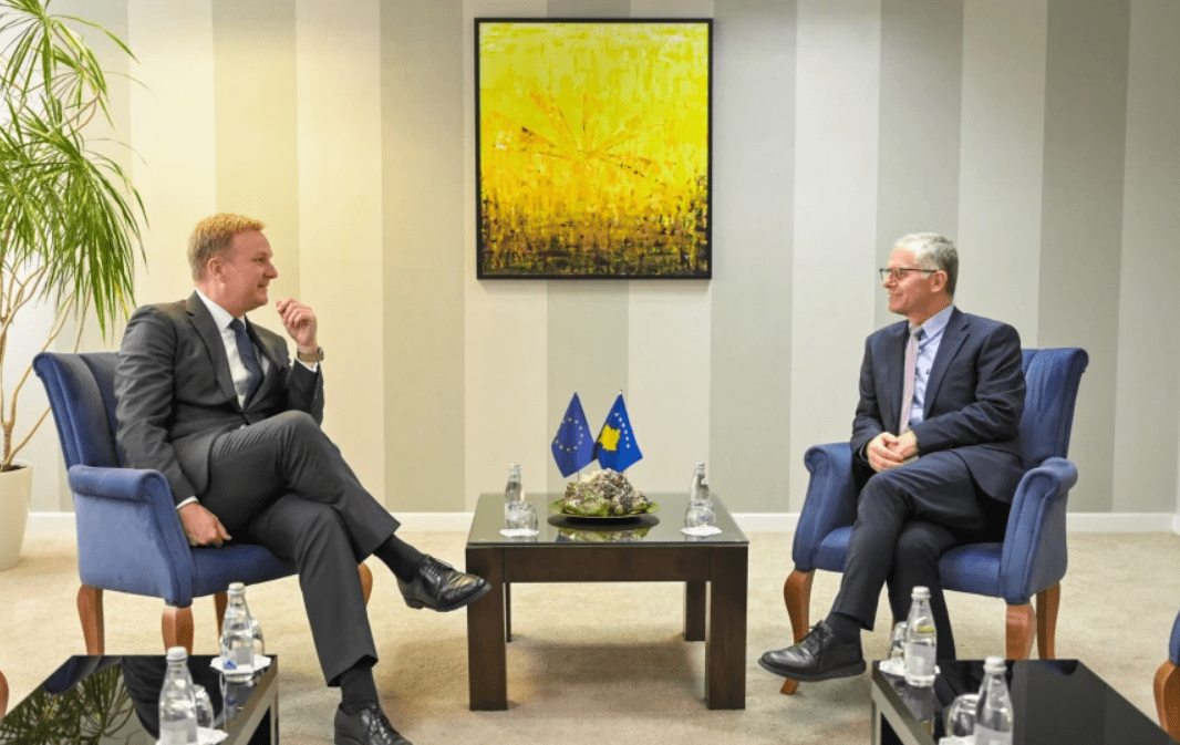 Bllokim i mjeteve nga Serbia për libra në Luginë, Bislimi e njofton Sorensenin