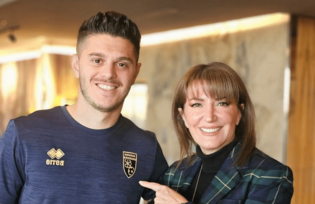 Jahjaga takon Rashicën: Kosova s’ka nevojë për stres, vetëm për gola në ndeshjet e radhës