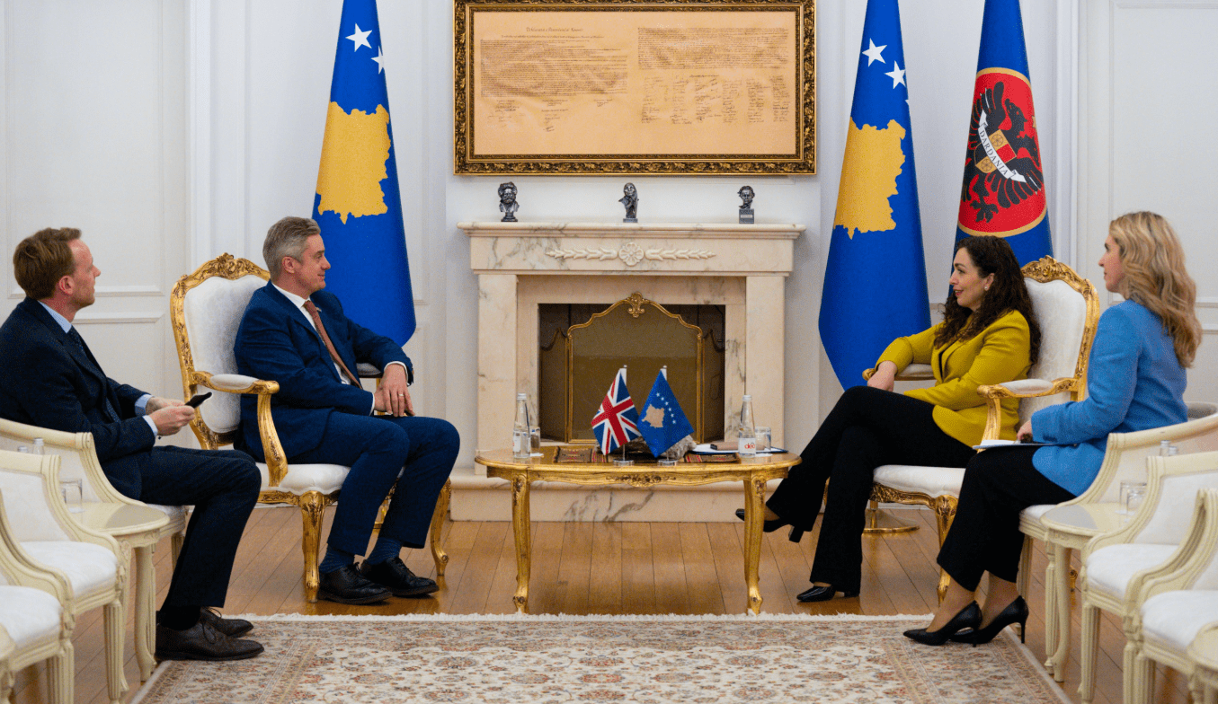 Osmani flet me ambasadorin britanik për zhvillimet e fundit politike