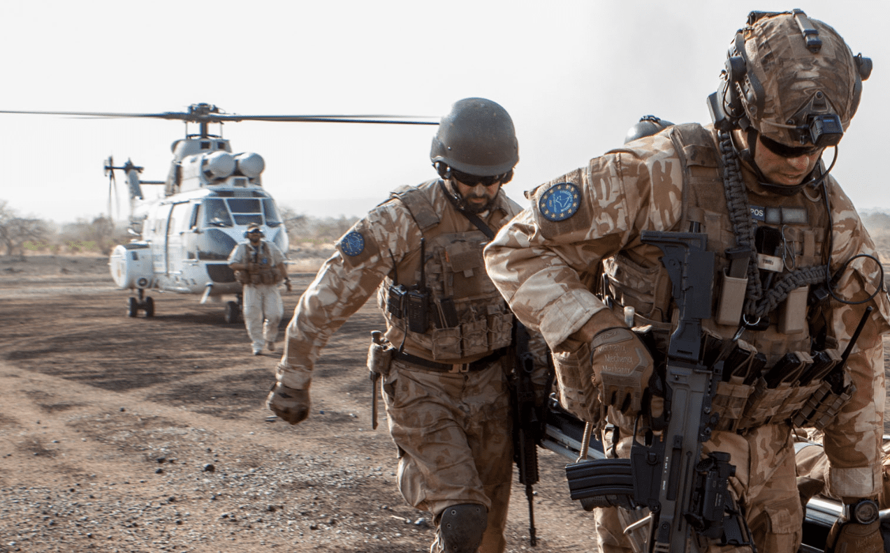 BE-ja shqyrton mënyrat për lëvizjen e pajisjeve ushtarake në rast lufte