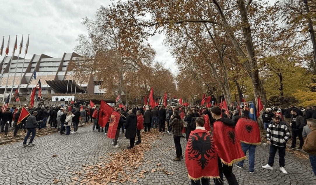 Shqiptarët gati për protestën në Strasburg 