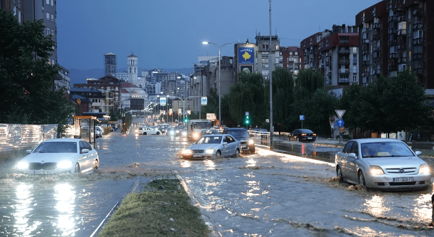 Mbyllen shkollat në Prishtinë shkaku i reshjeve të mëdha