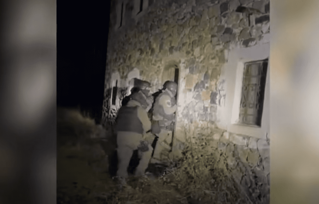 Gjuajtën me armë policët, arrestohen të dyshuarit pas 12 orëve rrethim