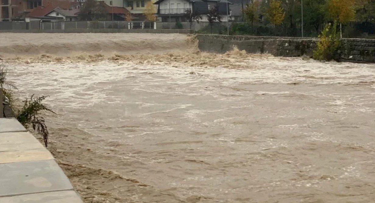 Komuna e Gjilanit kërkon nga qytetarët që pësuan nga reshjet e shiut të paraqesin kërkesë për vlerësimin e dëmeve