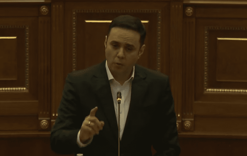 Abdixhiku e krahason Kurtin me Don Kishotin: Personazh tragjiko-komik që sheh dhe krijon veç kundërshtar