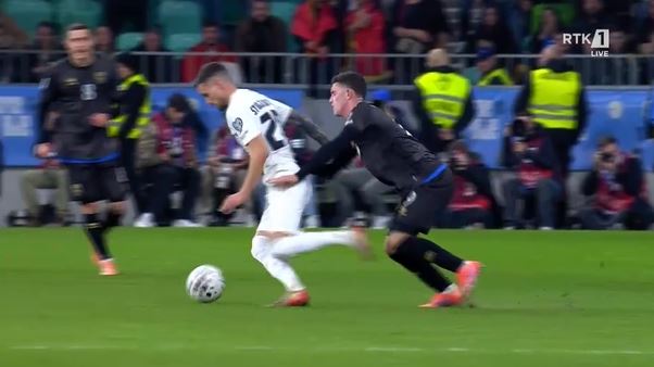 Sllovenia mbetet me 10 lojtarë në fushë, lajm i mrekullueshëm për Kosovën