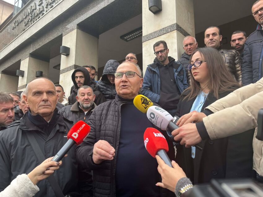 Askush nga komuna nuk i pret, përfundon protesta e “Trafikut Urban” dhe operatorëve privatë