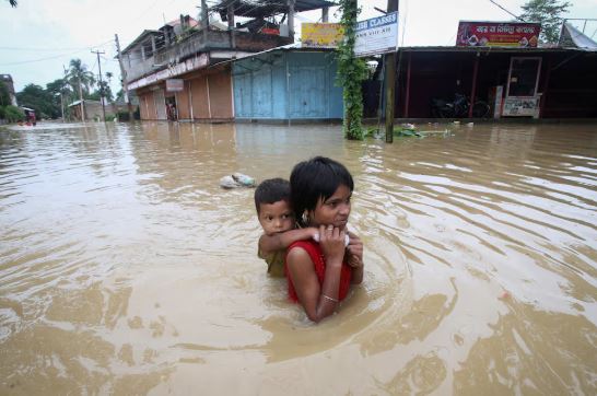 18 persona humbin jetën nga shiu i rrëmbyeshëm në qytetin tajlandez