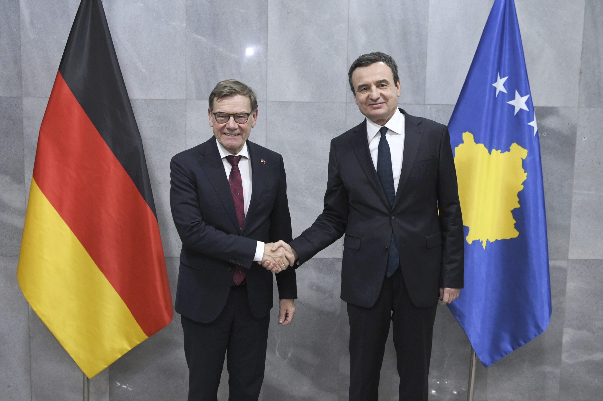 Kurti – Wadephulit: Kosova e meriton të marrë statusin e vendit kandidat