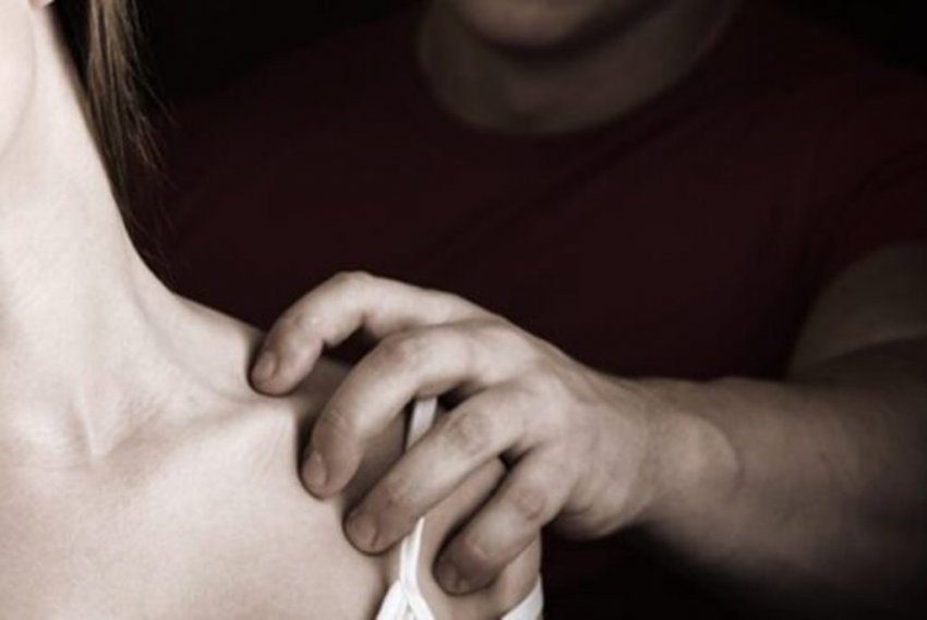 Dyshohet se është ngacmuar seksualisht një e mitur 