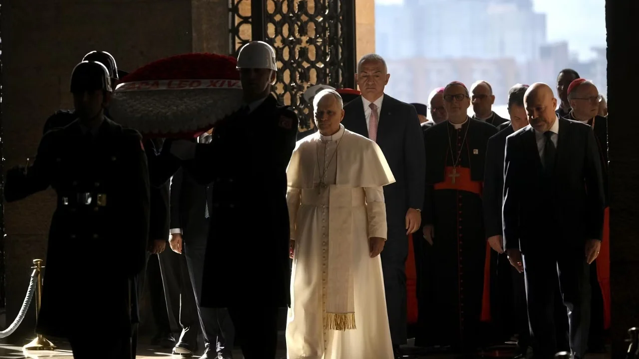 Papa Leo XIV mbërrin në Bejrut, nis etapa e dytë e vizitës së tij apostolike në Lindjen e Mesme