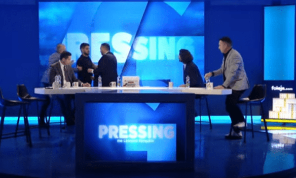 Ndërprehet “Pressing”-u, Parim Olluri dhe Nezik Kraki nisen drejt njëri-tjetrit për t’u përplasur fizikisht