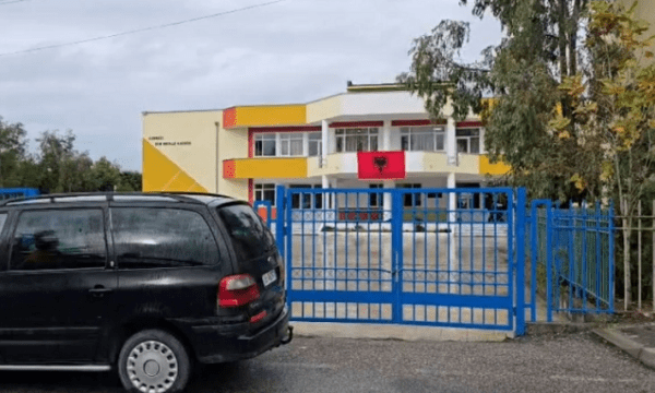 Durrës: Plagosja me thikë mes gjimnazistëve, i mituri në gjendje të rëndë