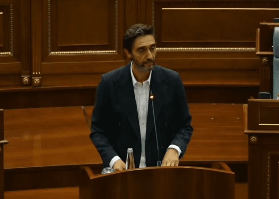 Uran Ismaili: As Konjufca s’beson që mund të jetë kryeministër i vërtetë, e Kurti zëvendës i tij