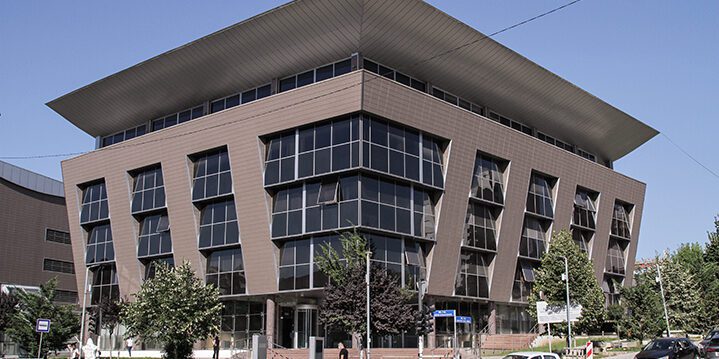 Ministria e Arsimit investon në teknologji për persona të verbër