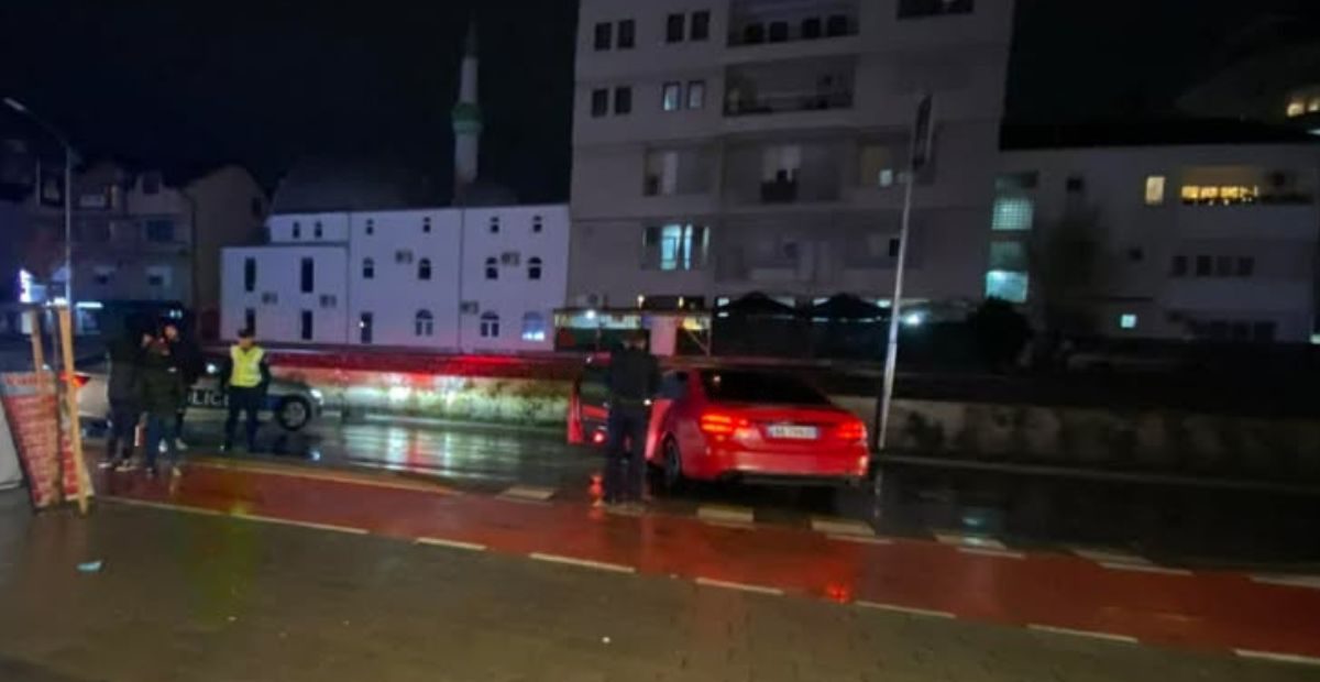 Aksident mes një veture dhe motoçiklete në Ferizaj, dy të lënduar