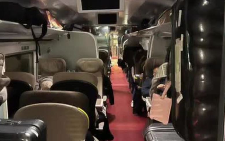 Disa pasagjerë mbesin të bllokuar për orë të tëra në trenin e Eurostar