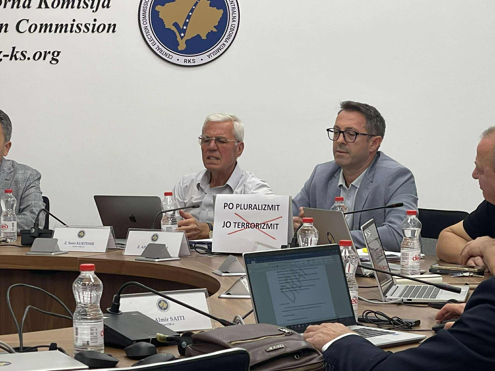 Krasniqi – ambasadorëve: Po heshtni ndaj bllokimit që opozita me Listën Serbe po i bëjnë votimit të mërgatës