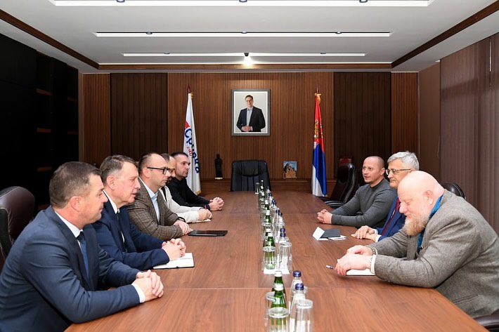 Ambasadori Hizlan takohet me kryetarët e zgjedhur të komunave veriore