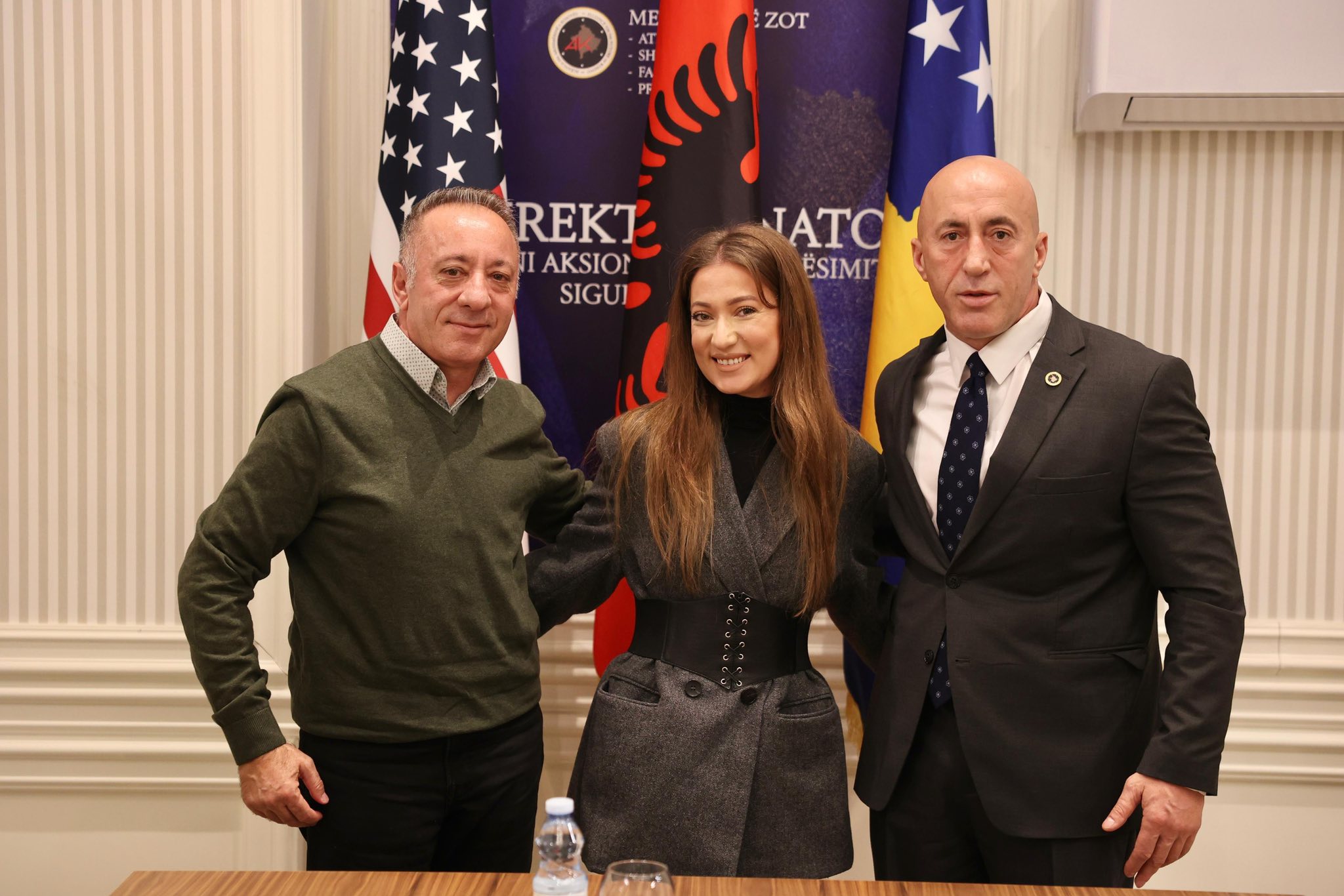 Vajza e ish-luftëtarit të UÇK-së i bashkohet AAK-së