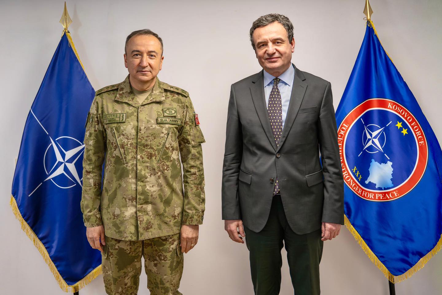 Komandanti i KFOR-it pas takimit me Kurtin thekson angazhimin e tyre të palëkundur për sigurinë e Kosovës