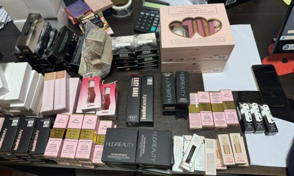 Ndalohet një automjet në Vërmicë, gjenden mallra të padeklaruara me vlerë mbi 5 mijë euro