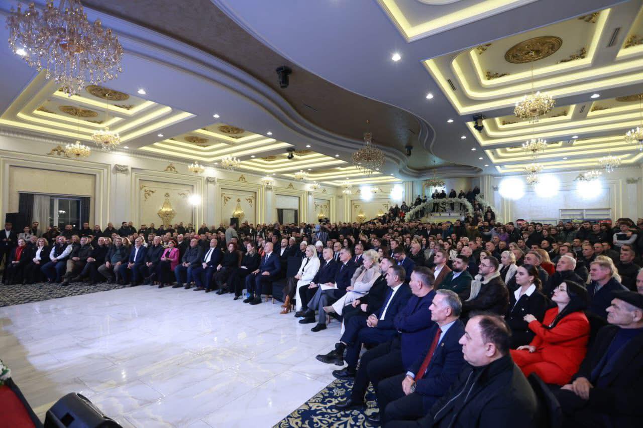 Haradinaj në Suharekë premton ujë të pijshëm dhe energji lokale