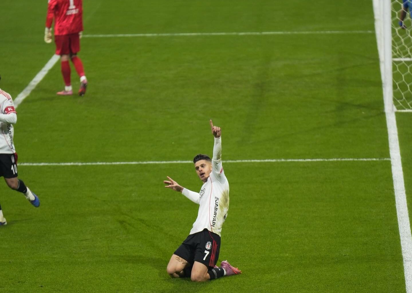 Rashica shënon supergol në Turqi