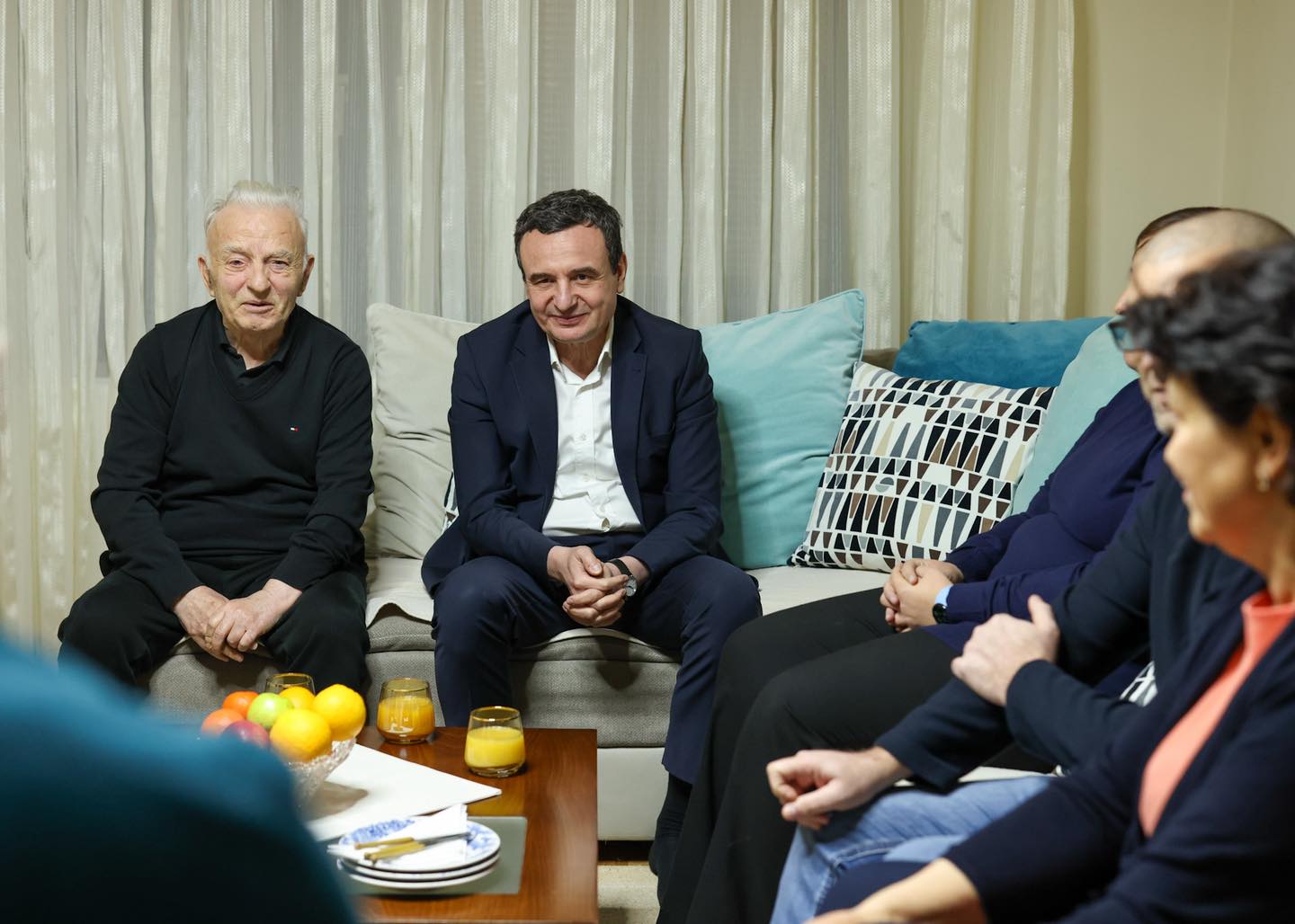 Kurti takon Eqrem Kryeziun: Një prej figurave kyçe politike dhe veprimtar i paepur