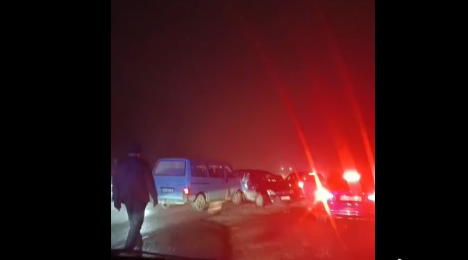 Aksident mes dy veturave, lëndohet një person