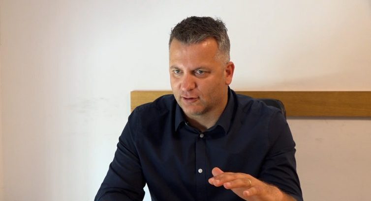 Muhaxheri: Brukseli nuk po e sheh të mjaftueshme vetëm trazcionin demokratik në veri