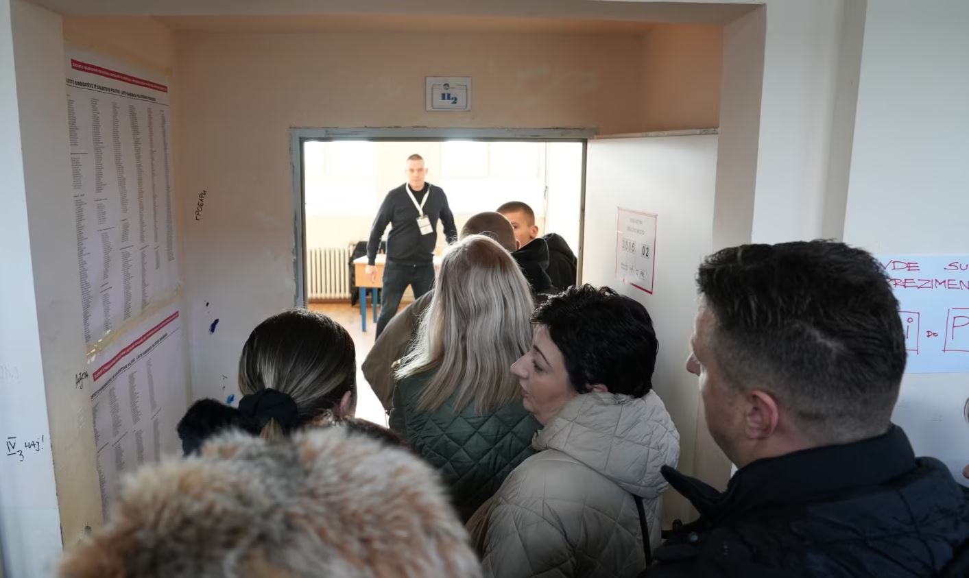 Mbi gjysmë milioni qytetarë votuan deri në orën 15:00