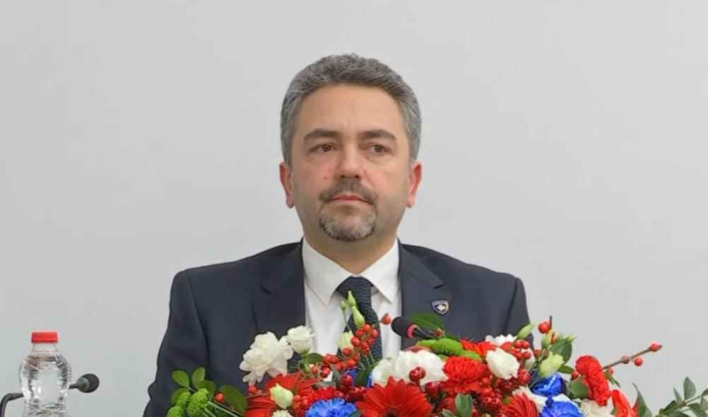 Vazhdojnë ndëprerjet e rrymës në qendrat e votimit, Radoniqi jep detaje