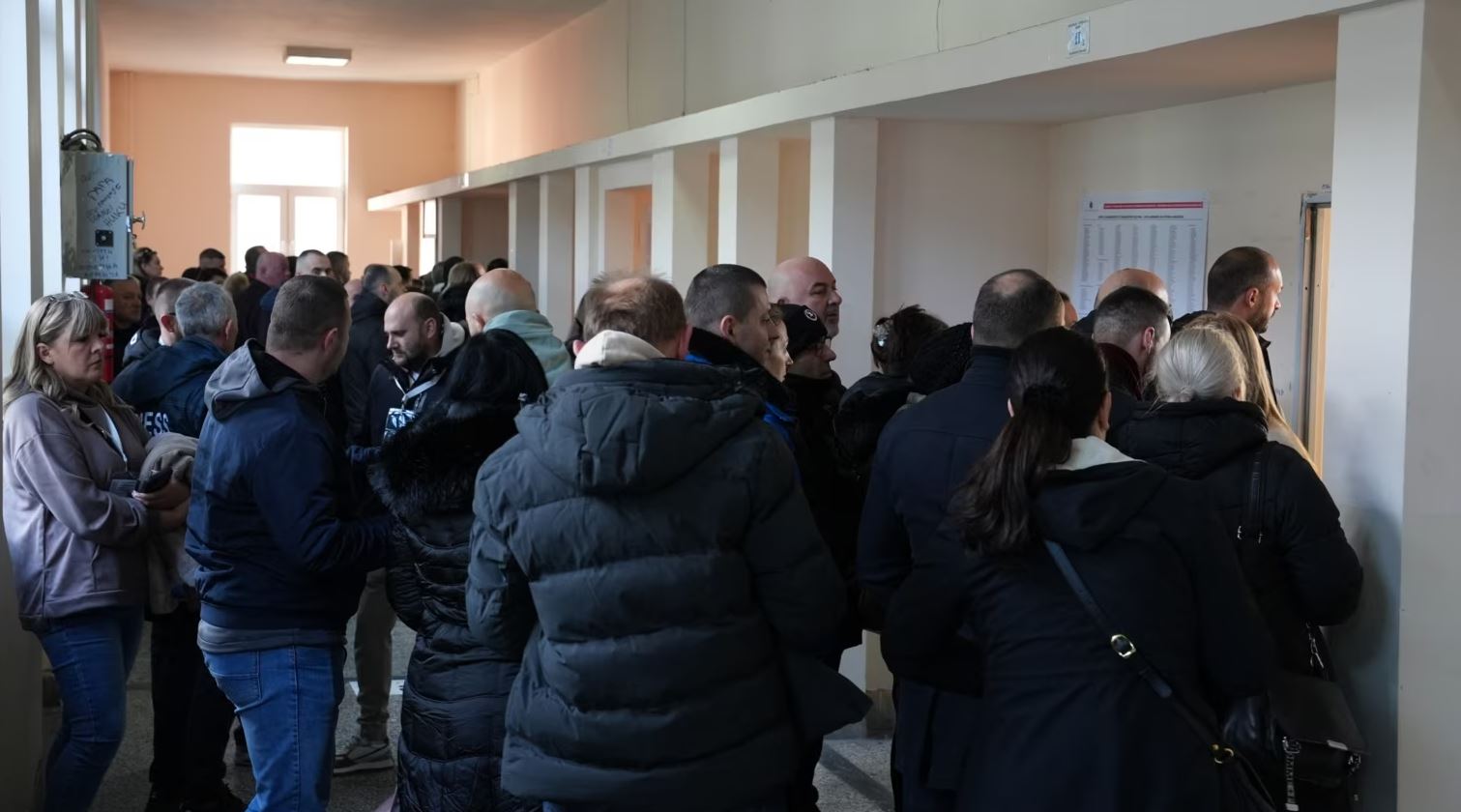 Mbi 300 mijë qytetarë kanë votuar deri në orën 13:00