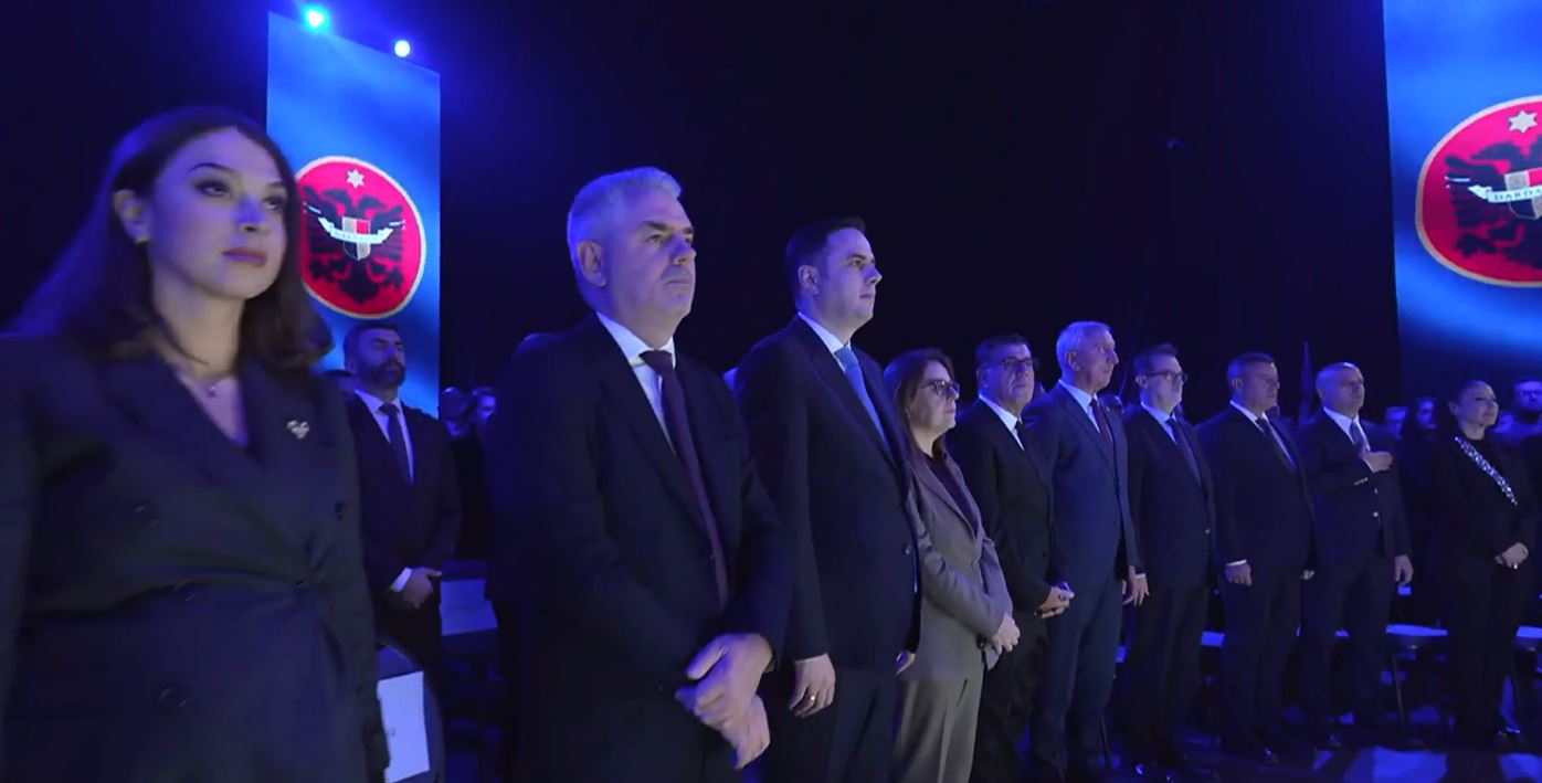 “Penjtë kemi me ua këput, këngët i mbajmë për atdhe e dashni” – A po i çon Abdixhiku selam VV-së?