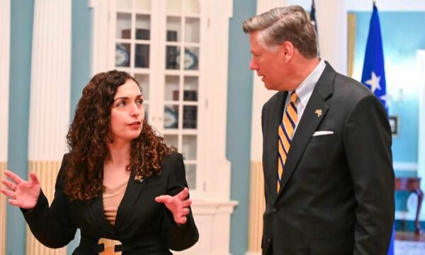 Osmani takon zëvendëssekretarin amerikan të Shtetit, Christopher Landau