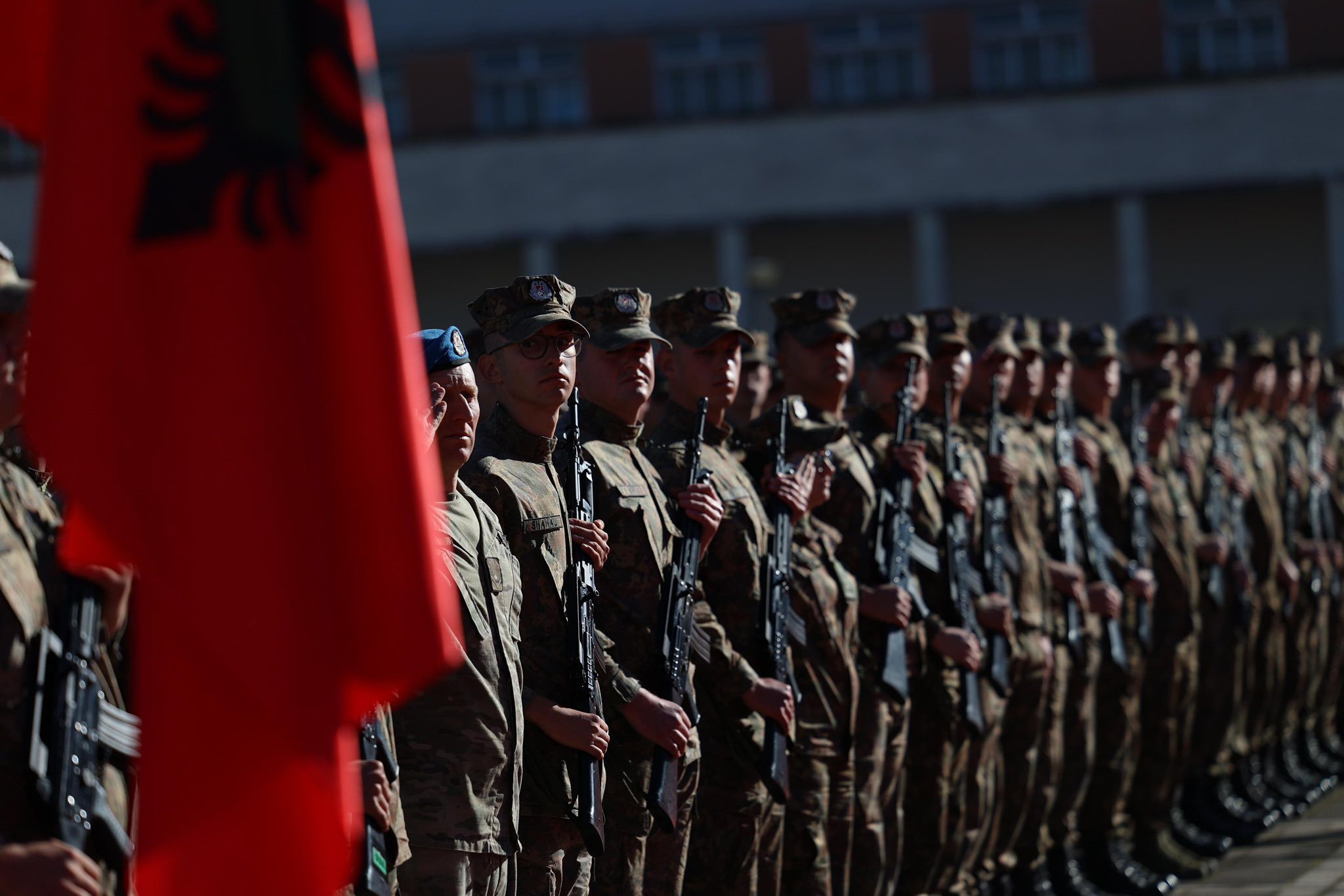 Vengu: Shqipëria bëhet me 387 ushtarë të ri