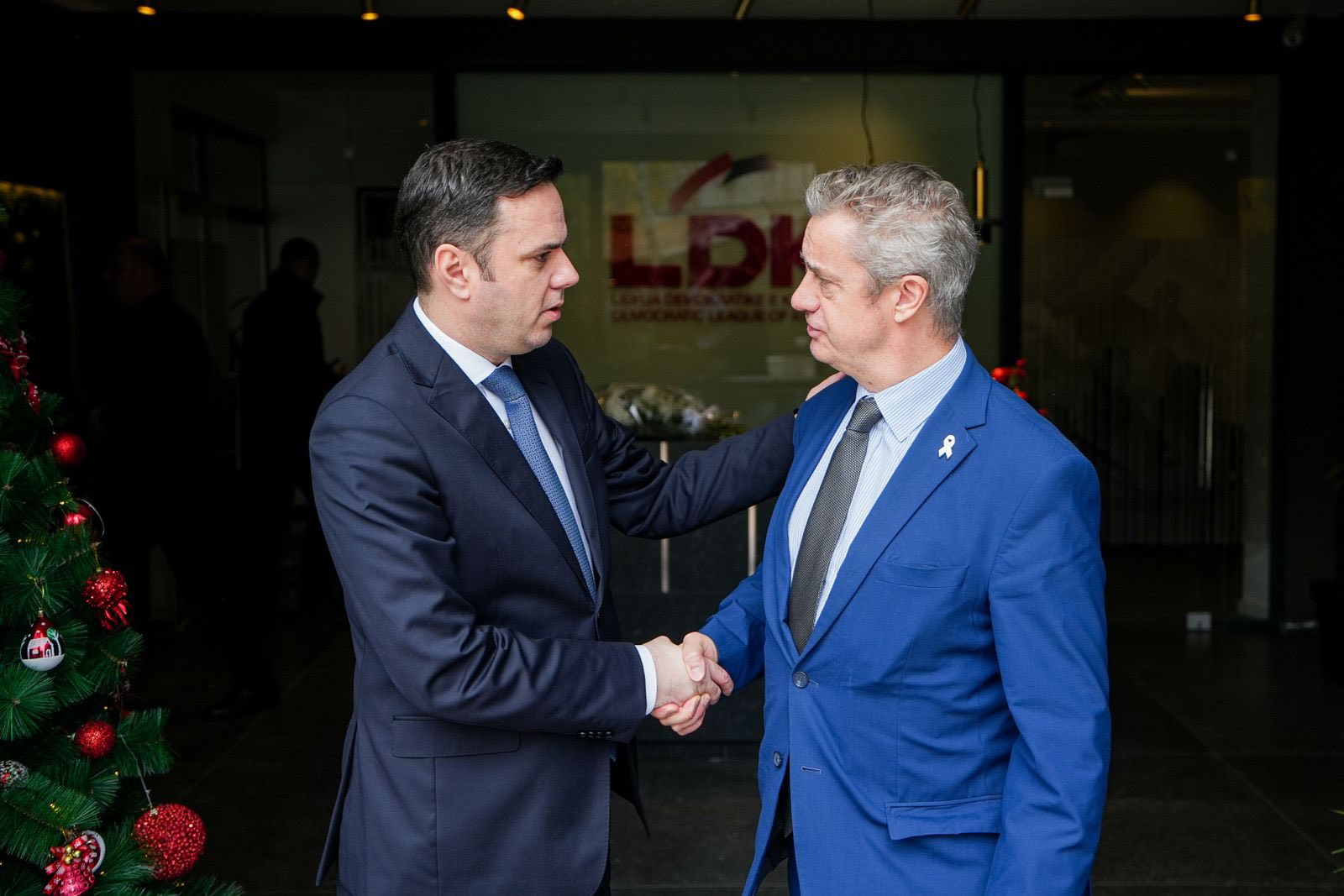 Abdixhiku takohet me ambasadorin britanik, diskutuan për zgjedhjet e 28 dhjetorit