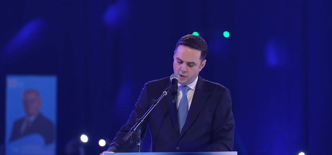 “Do të rrisim pagat 1000 euro në muaj për mësuesit, 900 euro për polic e zjarrfikës”