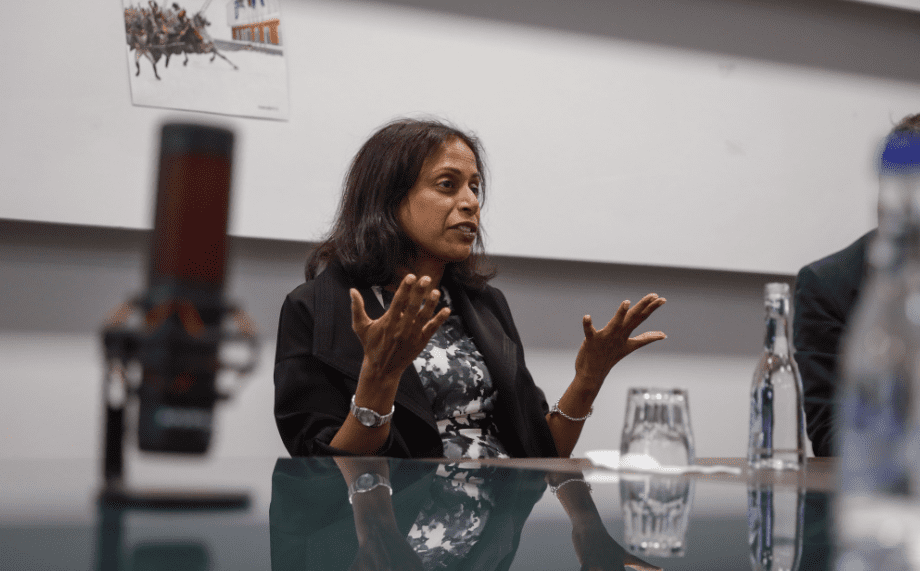 Ambasada amerikane në Prishtinë fton shtetasit e saj në takim me Prattipatin 