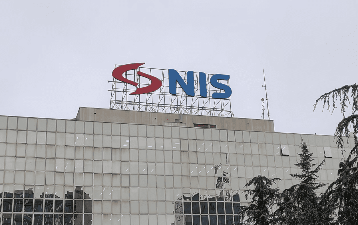 NIS e merr lejen për ta ndërprerë punën, në pritje të vendimit nga SHBA për licencën